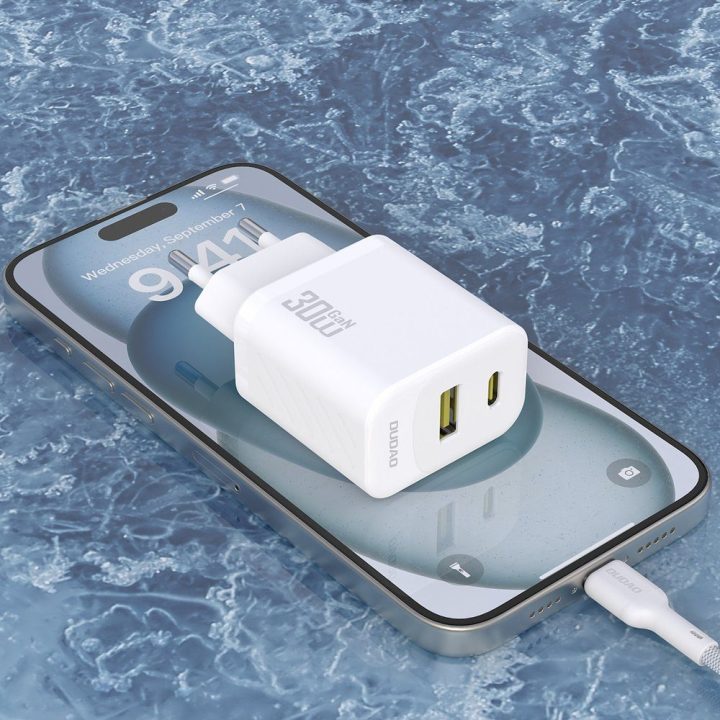 Sieninis telefono įkroviklis 30W PD GaN su USB-C laidu