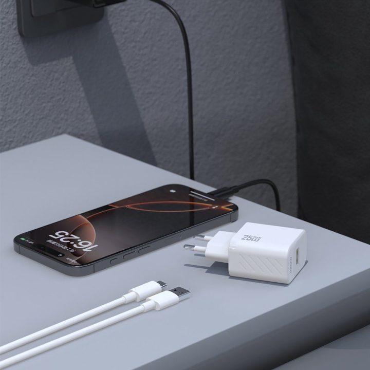Sieninis USB įkroviklis 25W su USB-A–USB-C laidu baltas