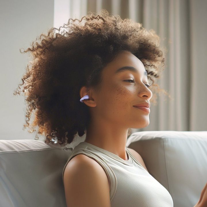Belaidės ausinės su kabliuku IPX4 Bluetooth 5.4, violetinės QCY Crossky C30