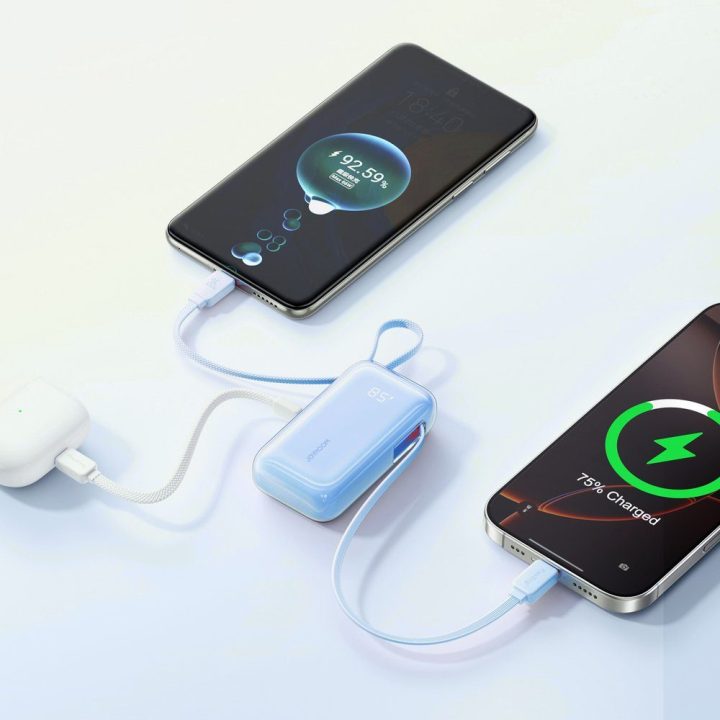 Išorinė baterija 10000mAh 35W su USB-C ir Lightning laidais
