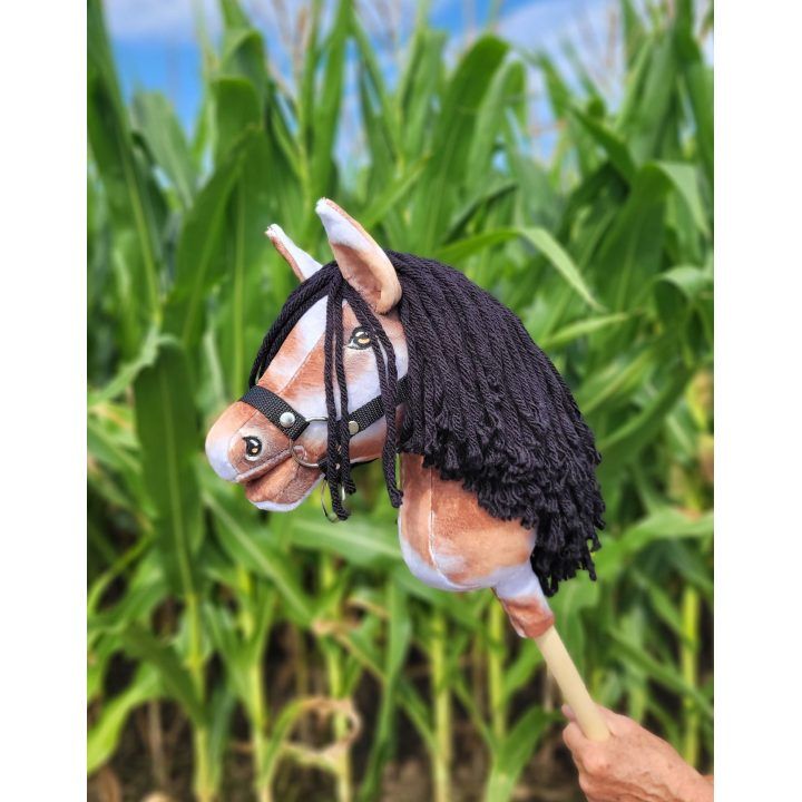 Hobby Horse lazdelinis arkliukas tobiano bay su juoda karčiene Super Hobby Horse Premium