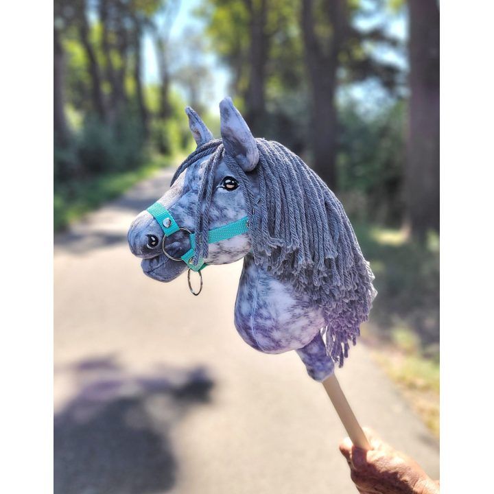Hobby Horse lazdelinis arkliukas dapple grey su pilka karčiais Premium A4
