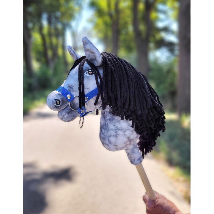 Hobby Horse lazdelinis arkliukas dapple grey su juoda karčiais Super Hobby Horse Premium
