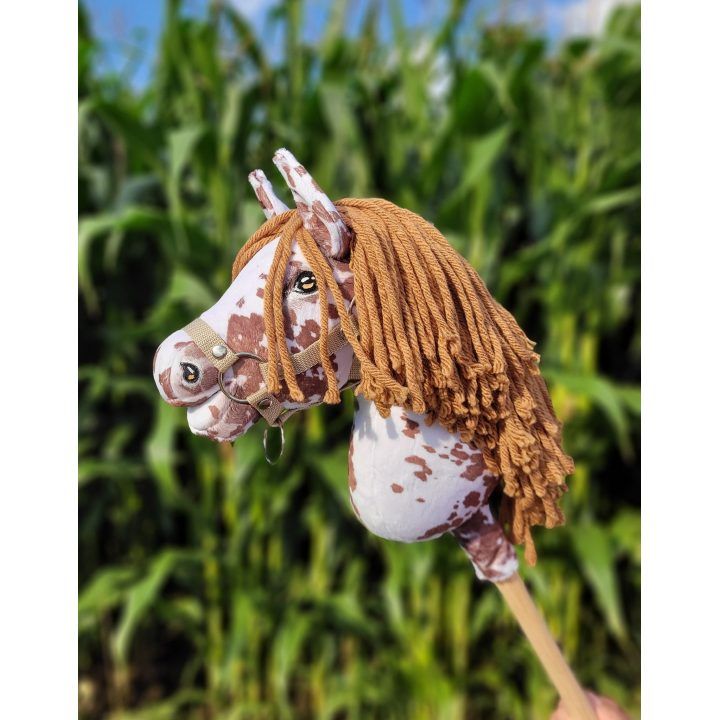Hobby Horse lazdelinis arkliukas rudas leopardinis su ruda karčiais Premium A4