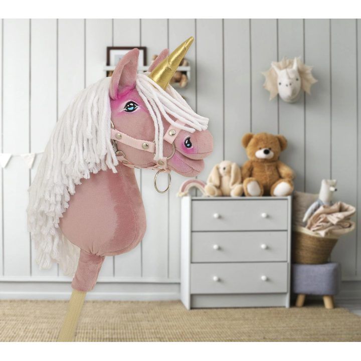 Vienaragis Hobby Horse lazdoje pastelinės rožinės spalvos su balta karčiais A4