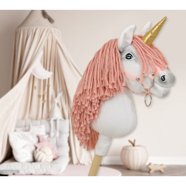 Vienaragis ant lazdos Hobby Horse su rožine karčiene ir auksiniu ragu