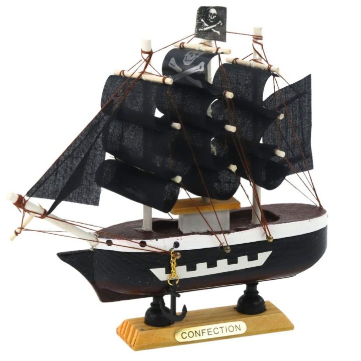 Dekoratyvinis piratų burlaivio 16x15 cm juodas