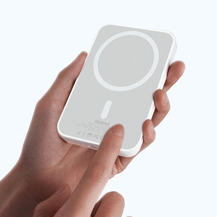 Išorinė baterija 10 000 mAh 20 W su MagSafe ir USB-C baltos spalvos