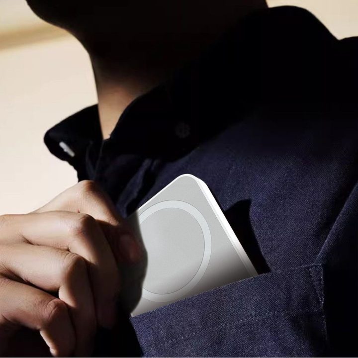 Išorinė baterija 10 000 mAh 20 W su MagSafe ir USB-C baltos spalvos