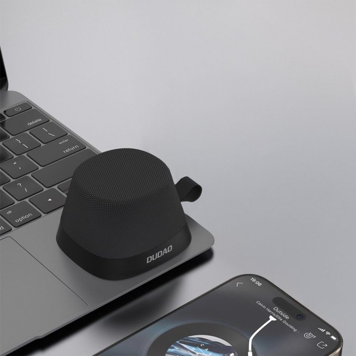 Belaidė kolonėlė su magnetiniu tvirtinimu Bluetooth 5.3 juoda