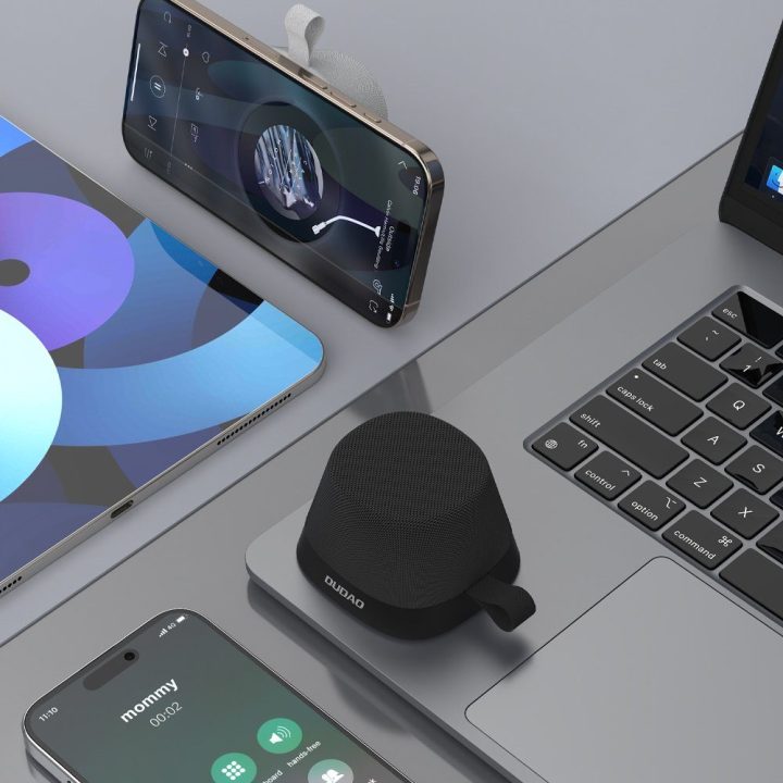 Belaidė kolonėlė su magnetiniu tvirtinimu Bluetooth 5.3 juoda