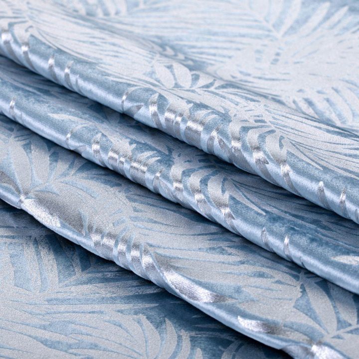 Užuolaida su lapų raštu šviesiai mėlyna Velvet Amelia Home
