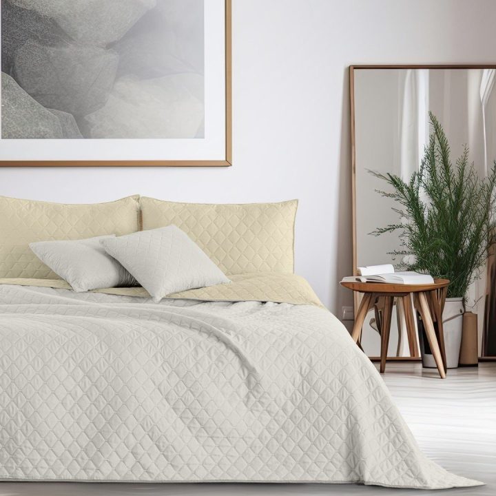 Lovatiesė 240 × 260 cm, smėlio ir balta,