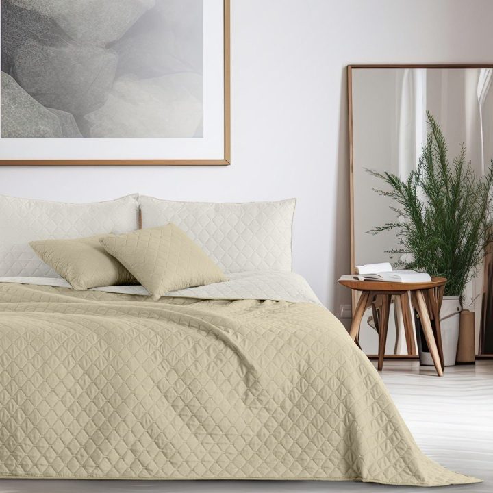 Lovatiesė 240 × 260 cm, smėlio ir balta,