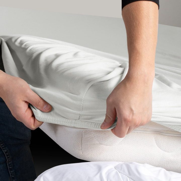 Paklodė su guma 140–160 × 200 cm, gylis 30 cm WHI
