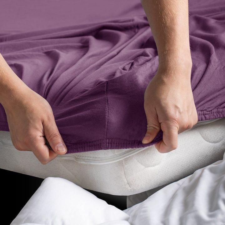 Paklodė su guma 80–90 × 200 cm, 30 cm PLUM