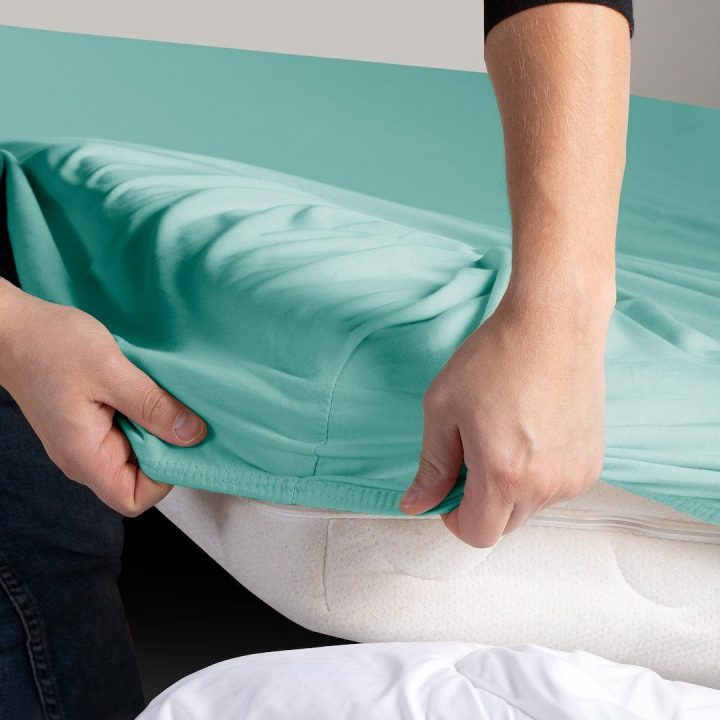 Paklodė su guma šviesiai turkio spalvos 140–160×200+30