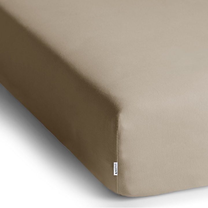Paklodė su guma cappuccino 200–220×200+30 cm