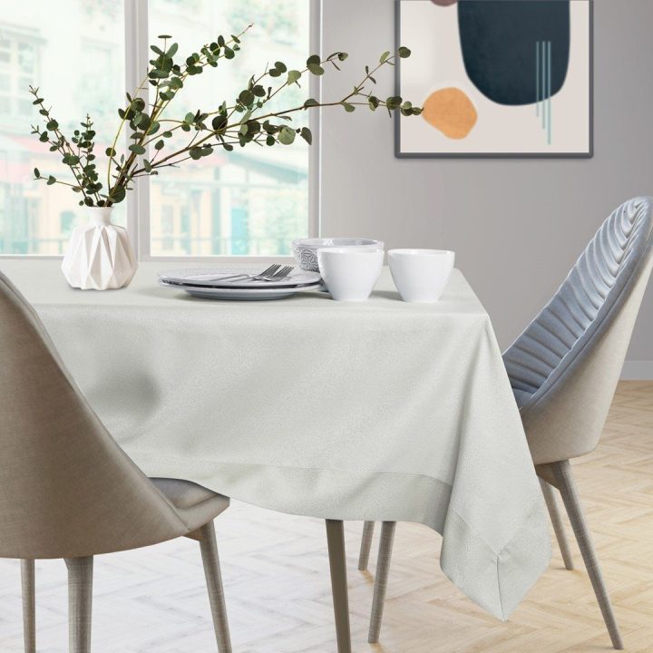 Kreminės spalvos staltiesė EMPIRE 120×240