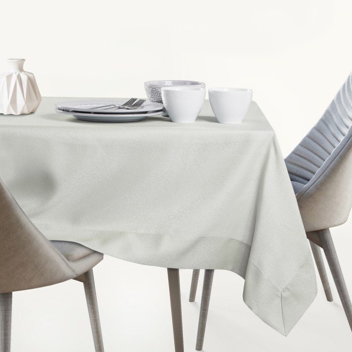 Kreminės spalvos staltiesė EMPIRE 140 x 220 cm