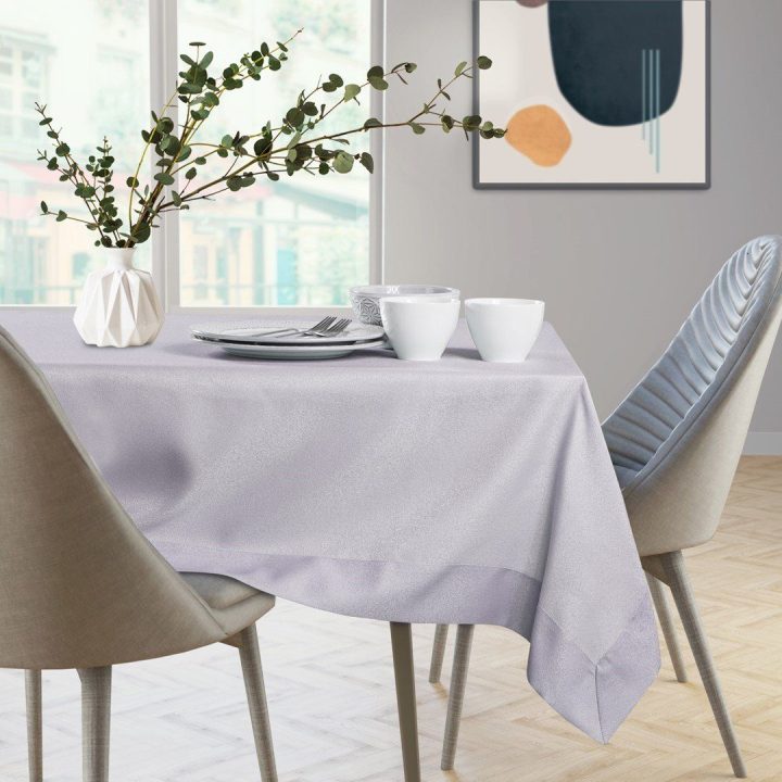 Staltiesė EMPIRE lilakės spalvos 40 × 140 cm