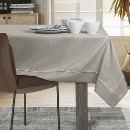 Cappuccino spalvos staltiesė EMPIRE 140×140 cm