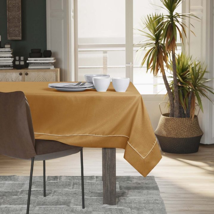 Auksinė staltiesė EMPIRE 110×160 cm