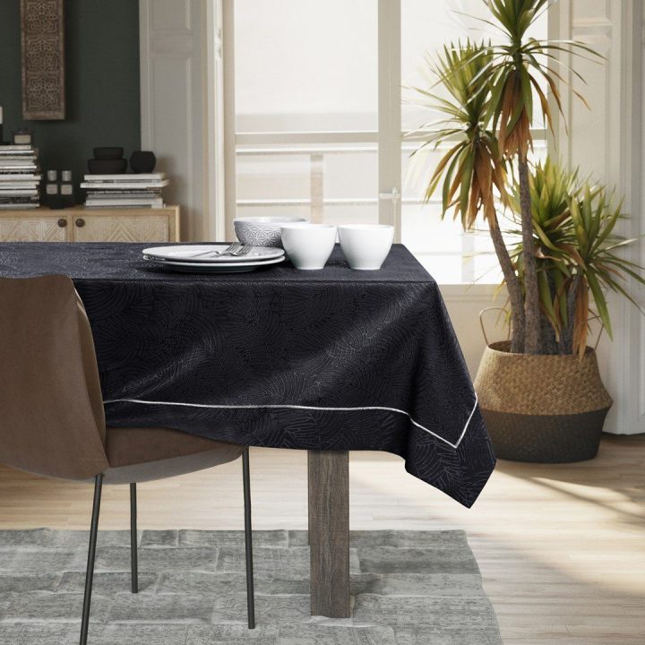 Juoda staltiesė 110 x 110 cm AmeliaHome GAIA