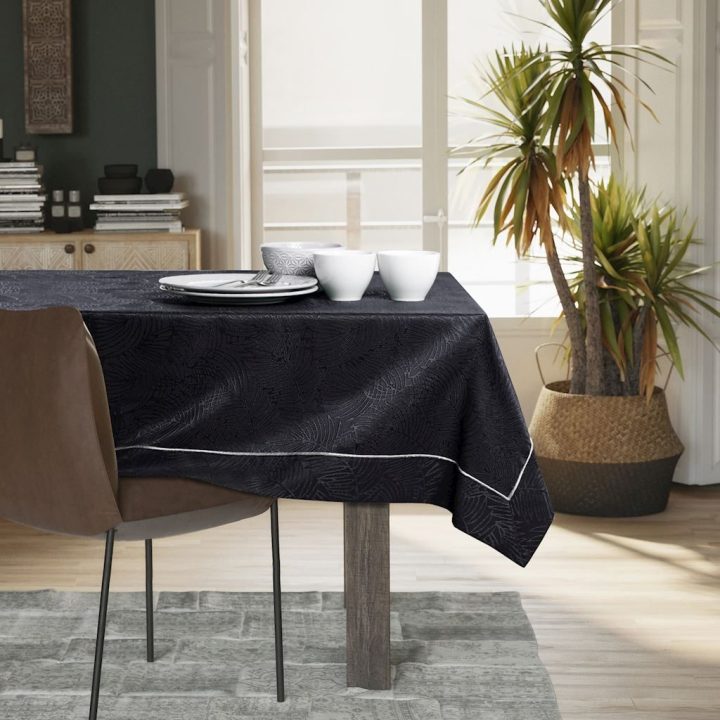 Staltiesė juoda AmeliaHome GAIA 120 x 160 cm