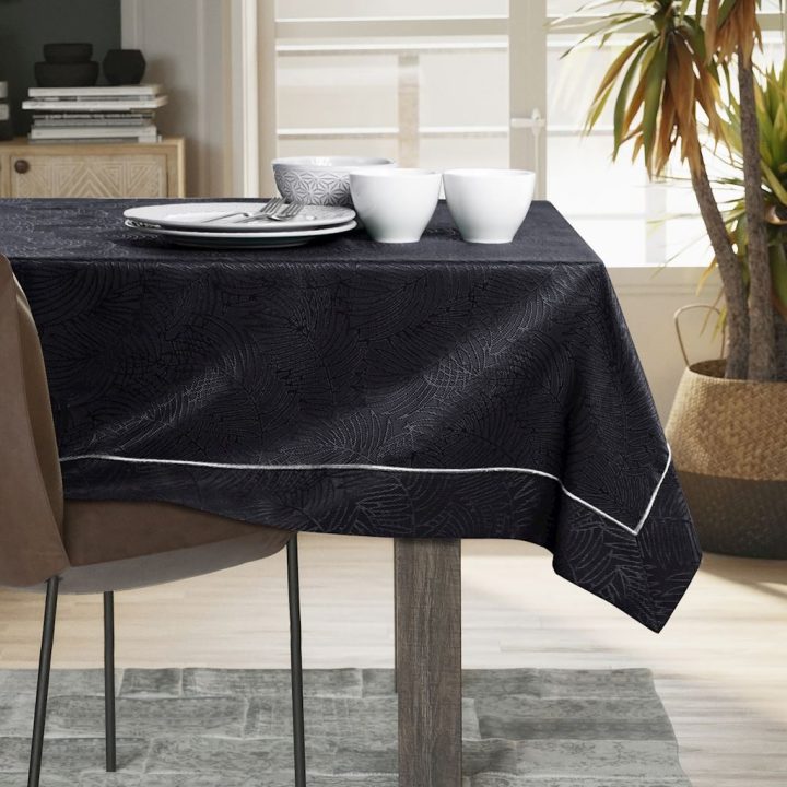 Staltiesė juodos spalvos 140 x 350 cm AmeliaHome GAIA