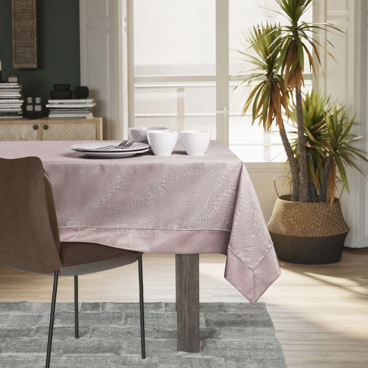 Pastelinės rožinės spalvos staltiesė GAIA AmeliaHome 140x160