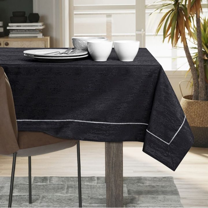 Staltiesė juoda 110×240 AH VESTA