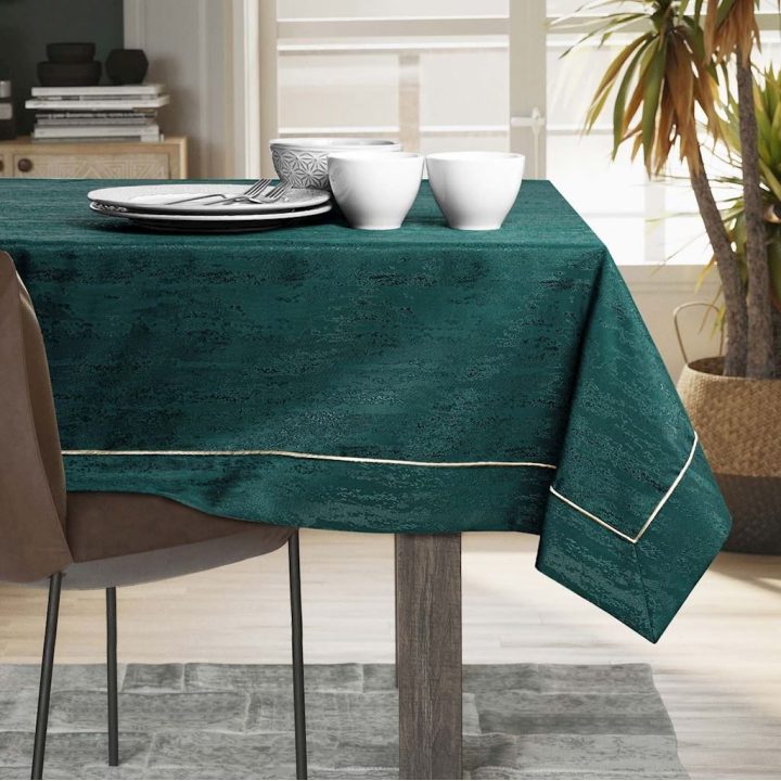 Staltiesė tamsiai žalia 140×340 cm AH VESTA