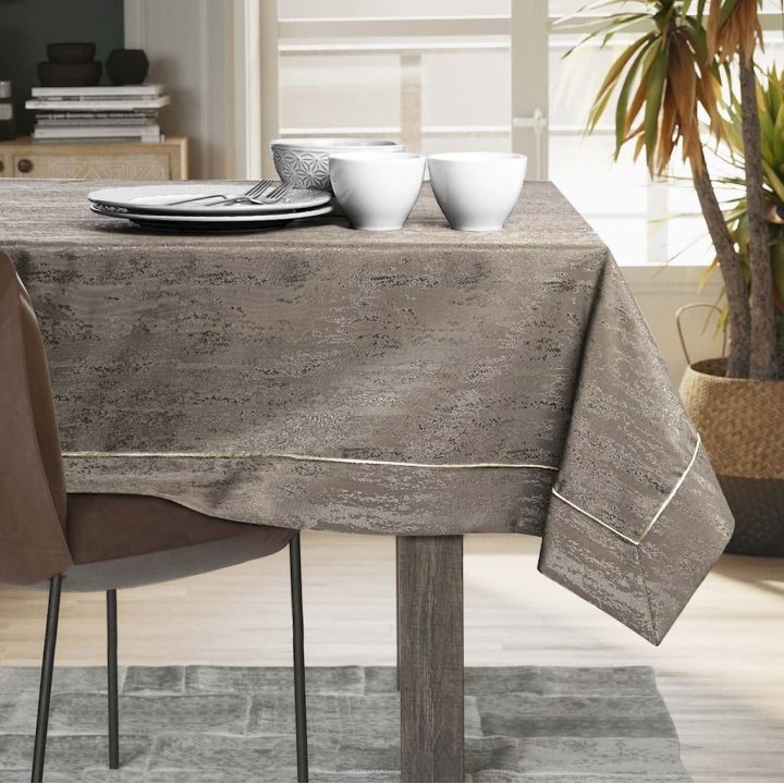 Staltiesė 140×260 cappuccino spalvos Vesta