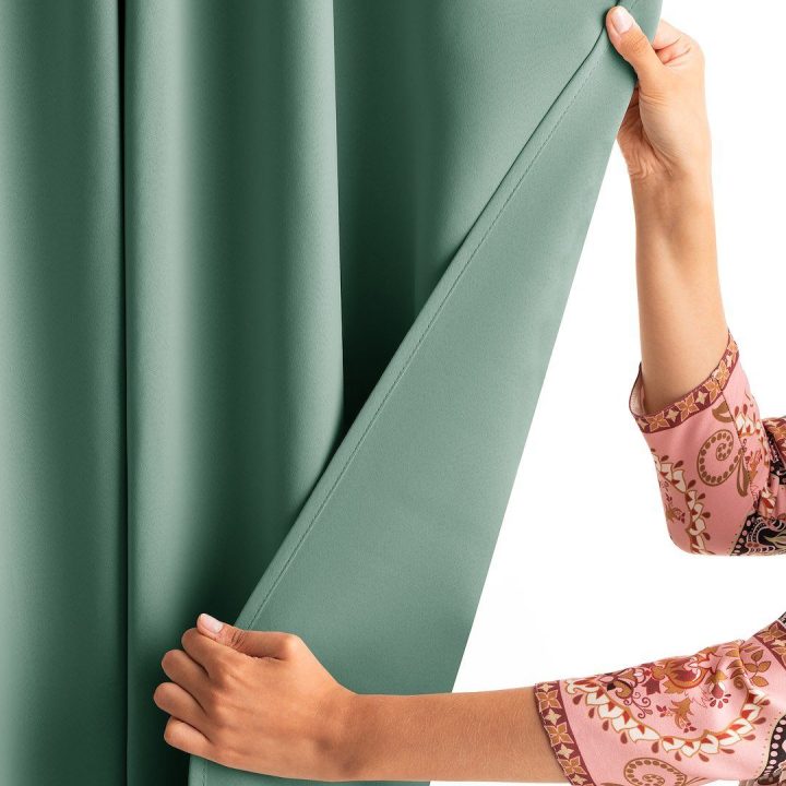 Užuolaida 140×270 cm blackout mėtinė AH