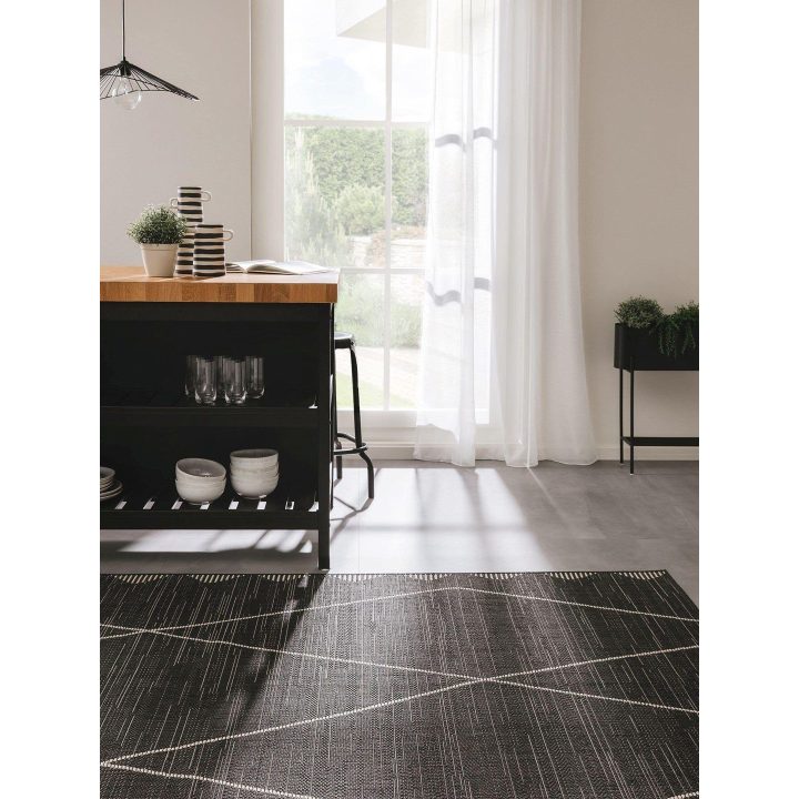 Kilimas juodas 60×110 iš sintetinių pluoštų benuta