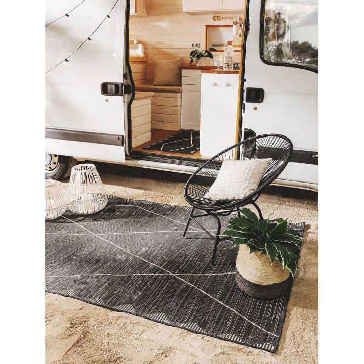 Kilimas juodas 60×110 iš sintetinių pluoštų benuta