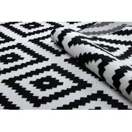 Kilimas geometrinio rašto juodos ir kreminės spalvos 120x170 cm
