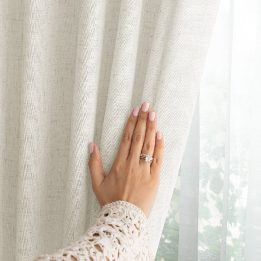 Užuolaida su klostėmis smėlio spalvos lininio audinio