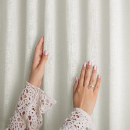 Užuolaida su klostėmis kreminės spalvos viskozės audinio