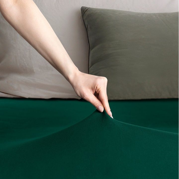 Paklodė su guma 220–240 × 220 cm, tamsiai žalia