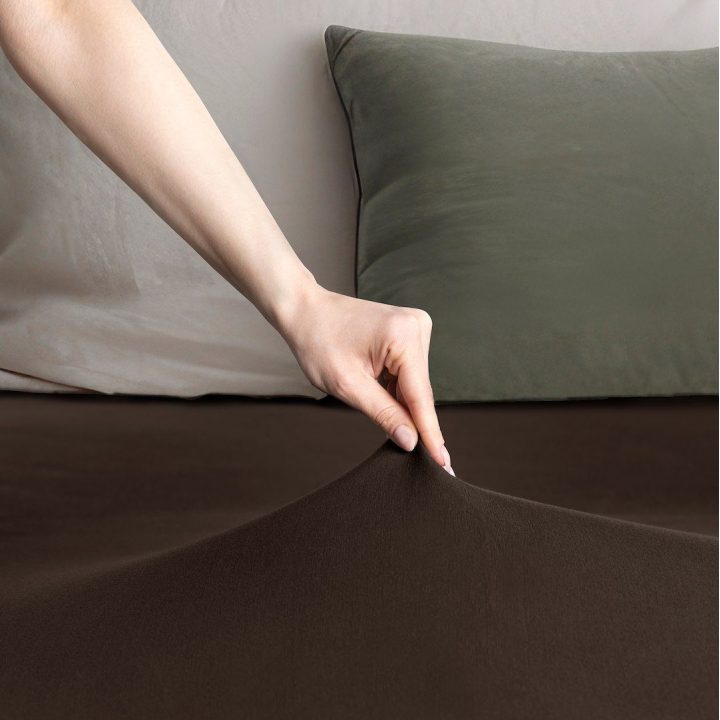 Paklodė su guma gintarinė–šokoladinė 80–90×200+30 cm