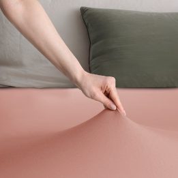 Paklodė su guma 160–180×200+30 persiko spalvos