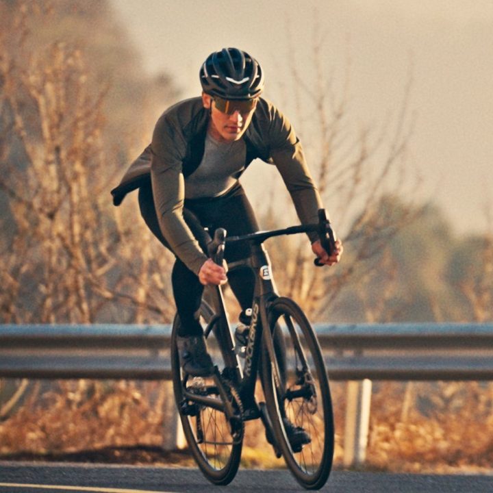 Dviratininko šalmas 55–58 cm juoda ir pilka Rockbros