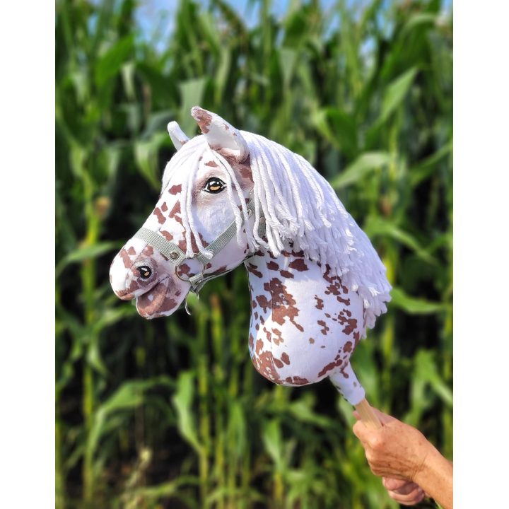 Hobby horse arkliukas Super Hobby Horse Premium – rudas leopardinis arkliukas su baltais karčiais A3