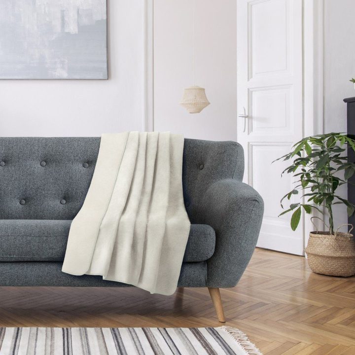 Balta VIRKKUU pledas 150×200 cm