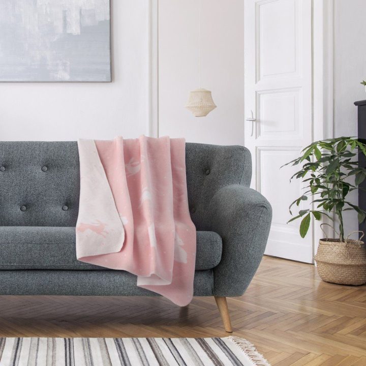 Pudrinės rožinės spalvos pledas ZARIA 150 x 200 cm