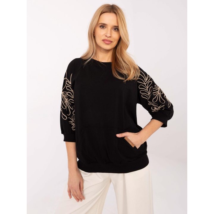 Moteriškas juodas džemperis su gobtuvu