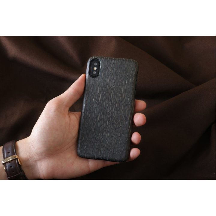MAN&WOOD medinis telefono dėklas iPhone X/XS, juodas