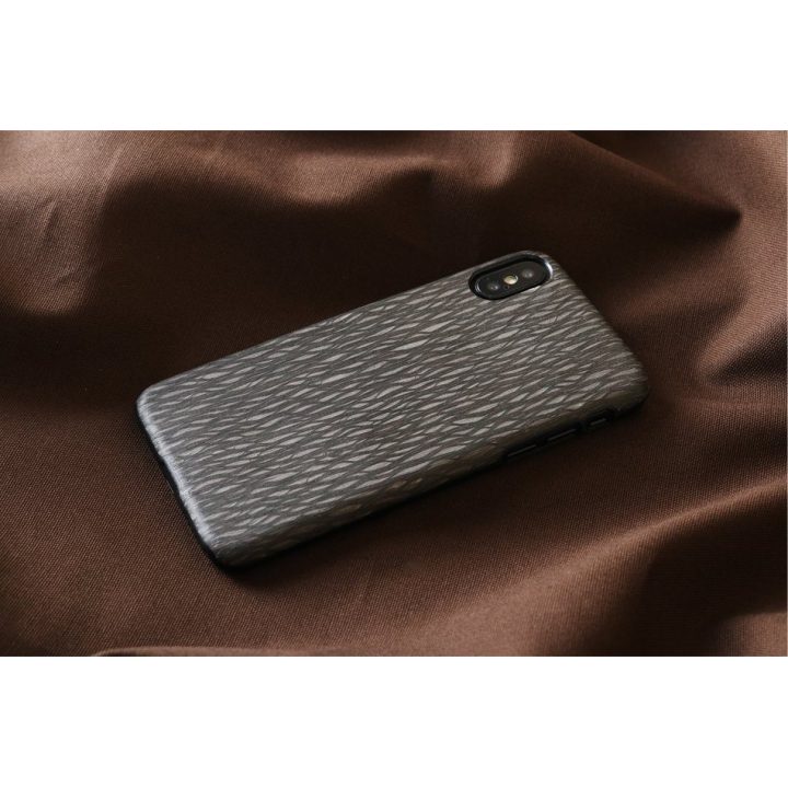 MAN&WOOD medinis telefono dėklas iPhone X/XS, juodas